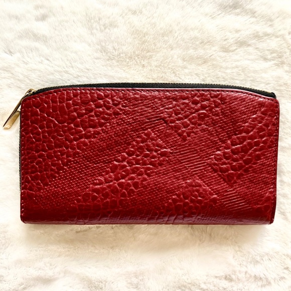 Burberry Wallet Cherry Color 🍒 - Picture 2 of 10